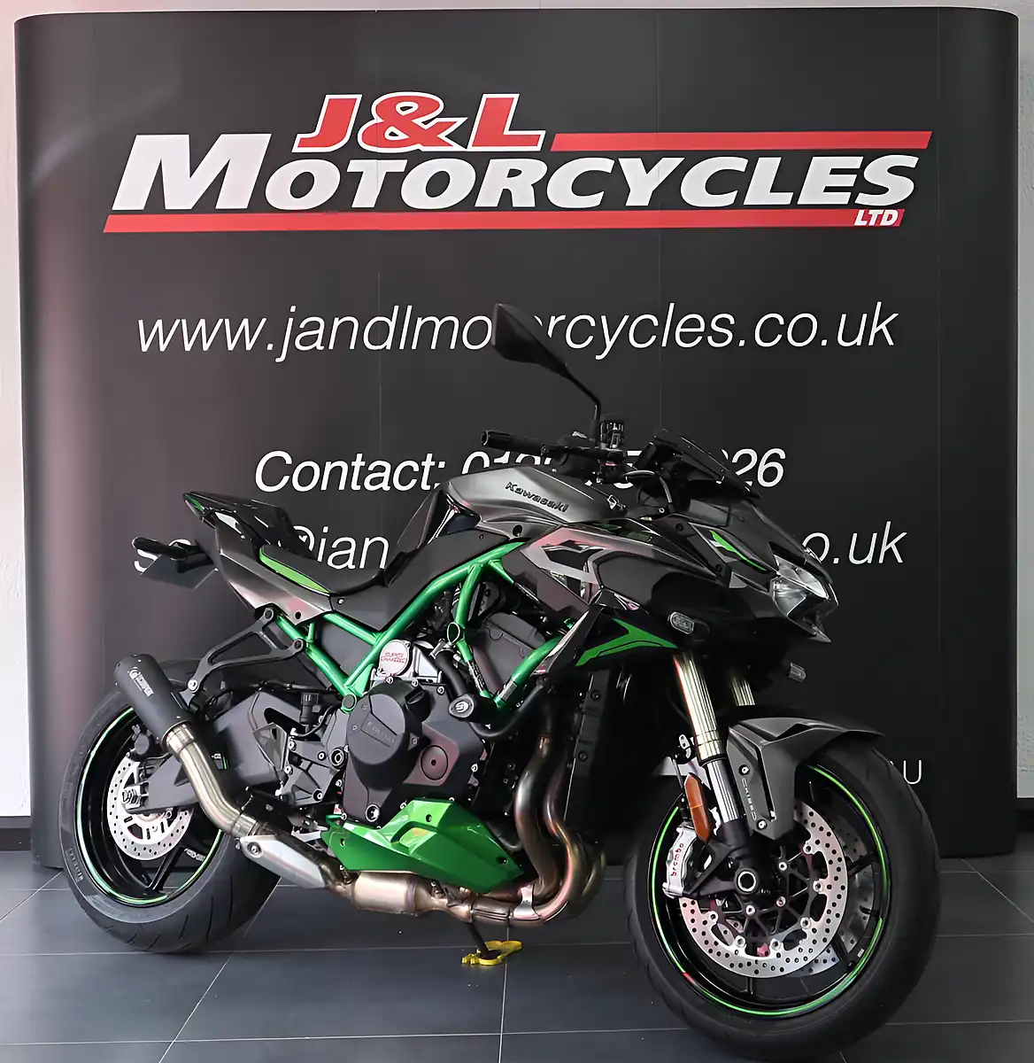 Used 2024 Kawasaki ZH2 Se Grey - Interior and Exterior details 3