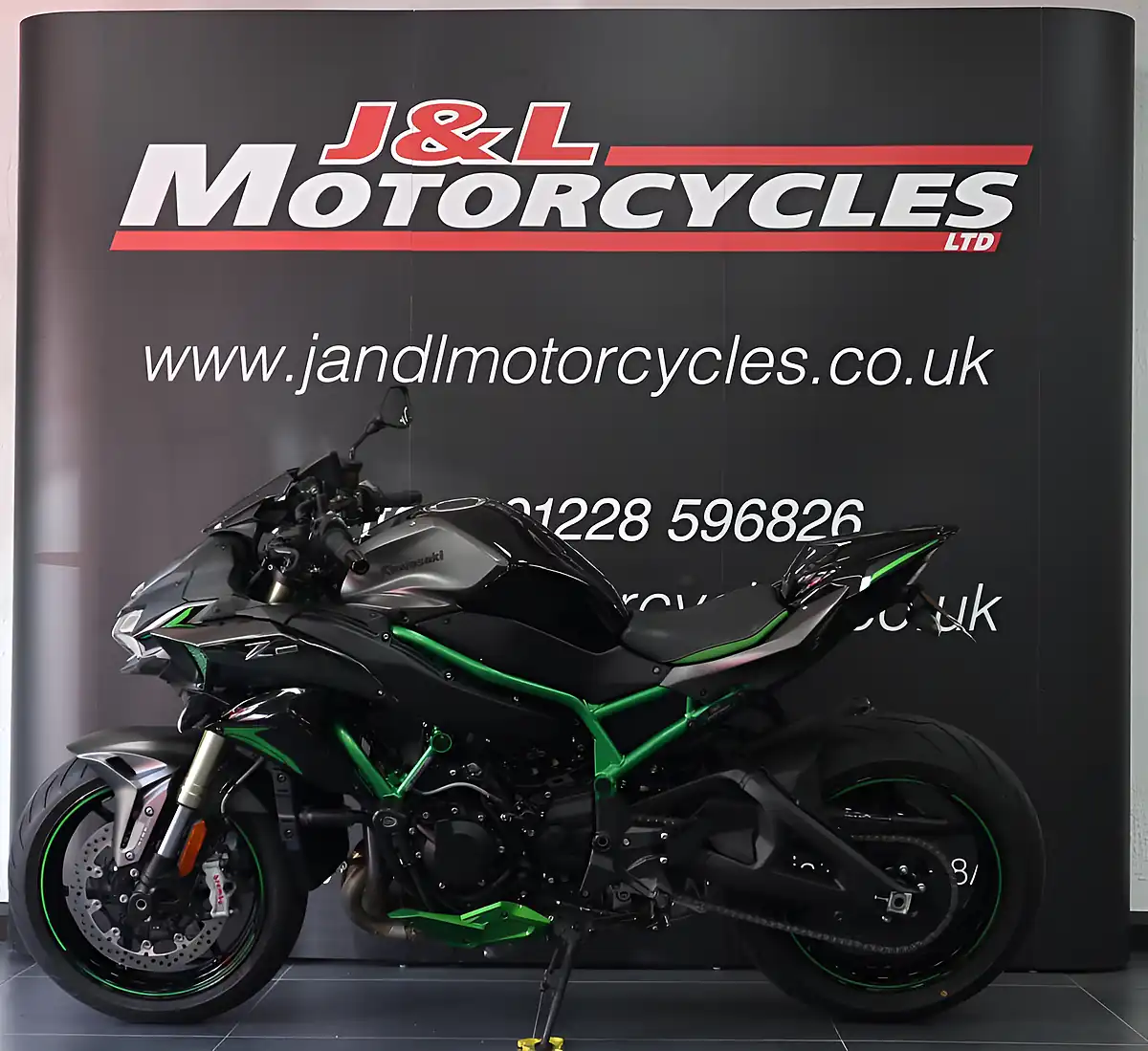 Used 2024 Kawasaki ZH2 Se Grey - Interior and Exterior details 6