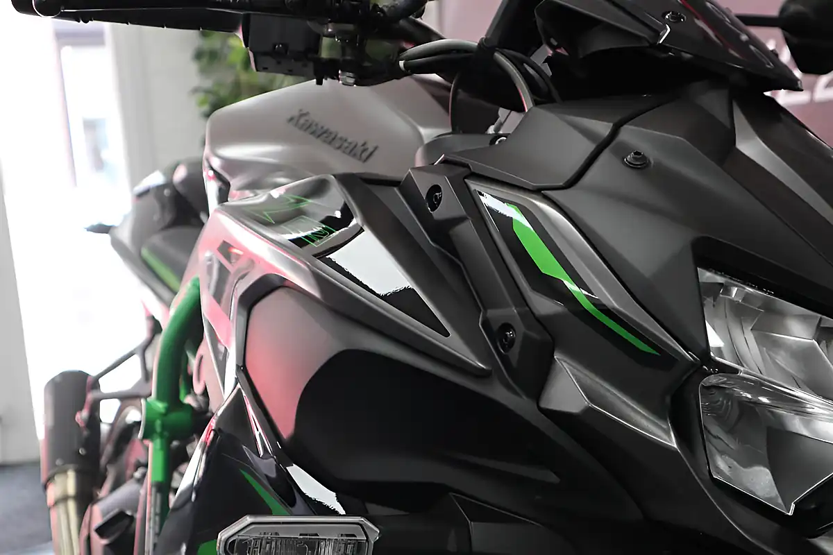 Used 2024 Kawasaki ZH2 Se Grey - Interior and Exterior details 7