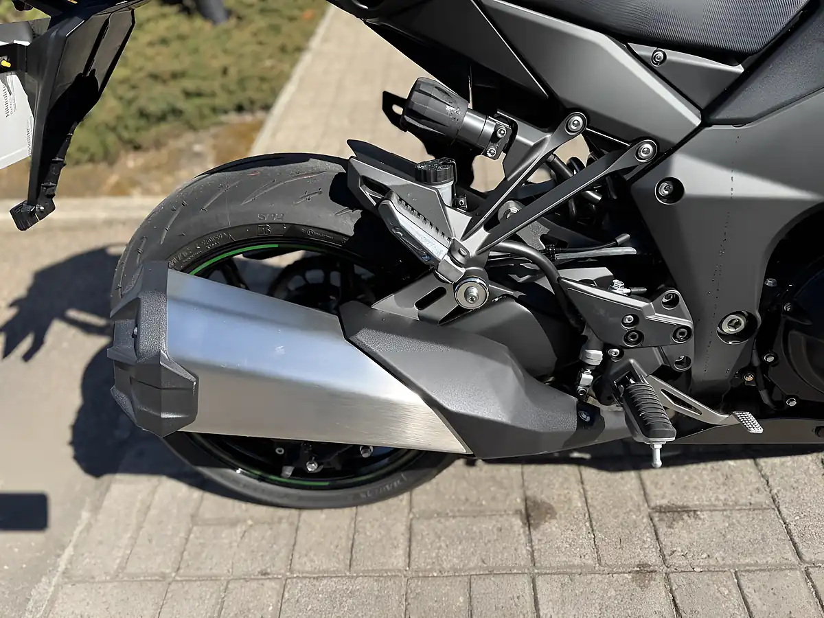 Used 2024 Kawasaki Zx 1002 Ninja 1000 Sx Green - Interior and Exterior details 14