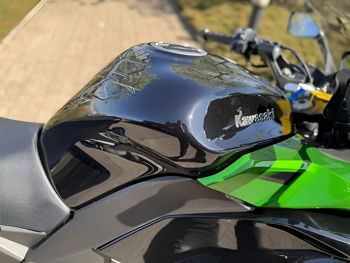 Used 2024 Kawasaki Zx 1002 Ninja 1000 Sx Green - Interior and Exterior details 16
