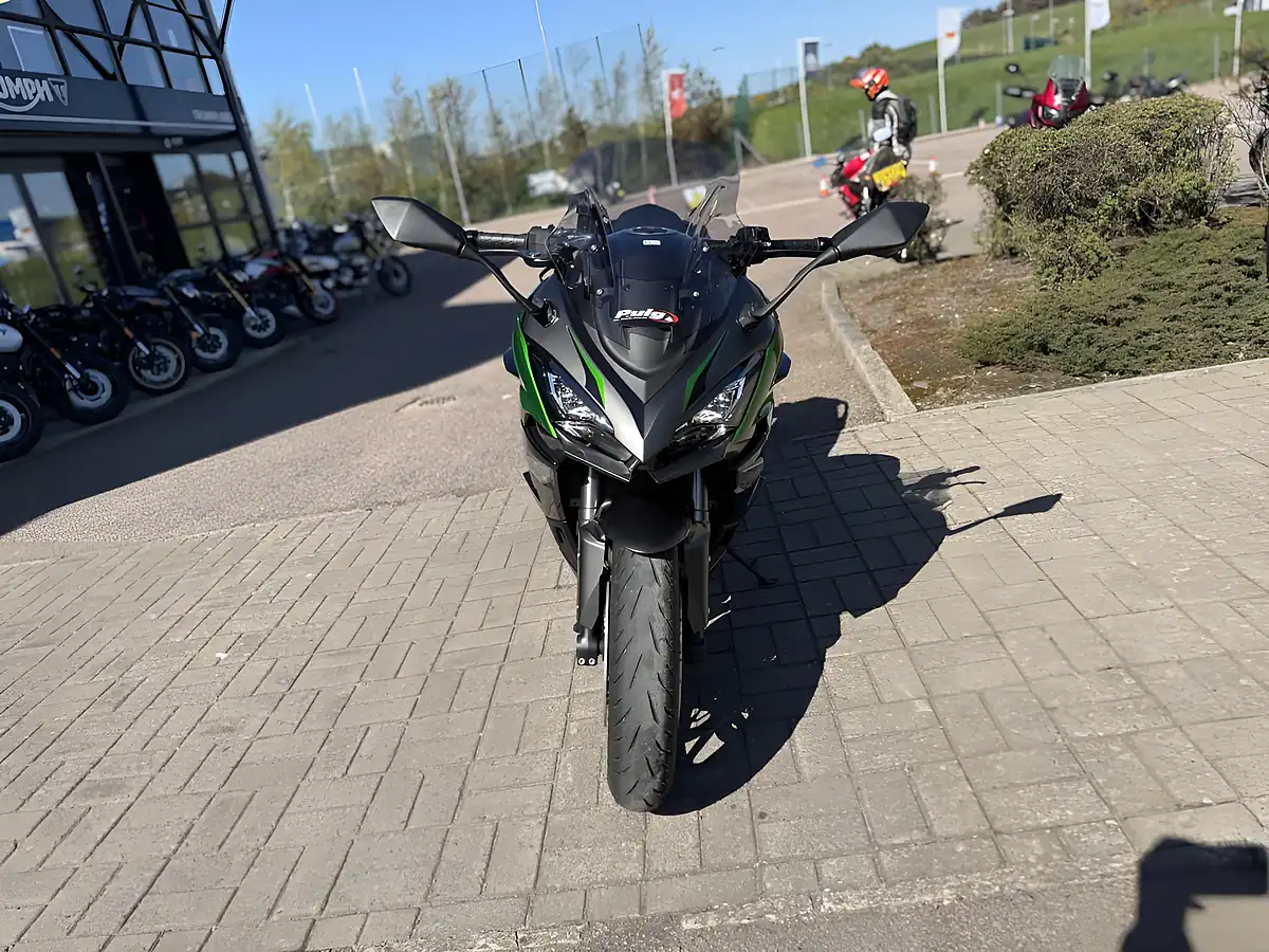Used 2024 Kawasaki Zx 1002 Ninja 1000 Sx Green - Interior and Exterior details 4