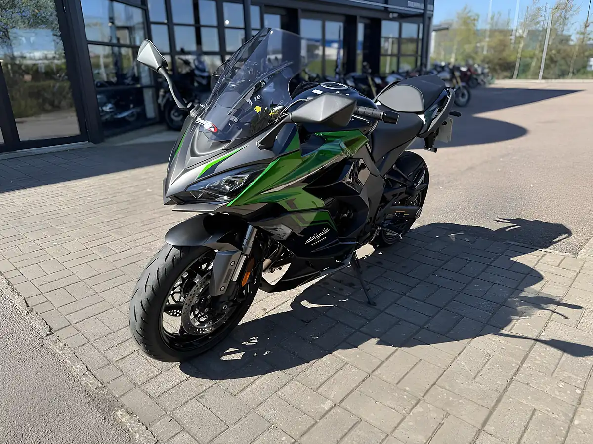 Used 2024 Kawasaki Zx 1002 Ninja 1000 Sx Green - Interior and Exterior details 5