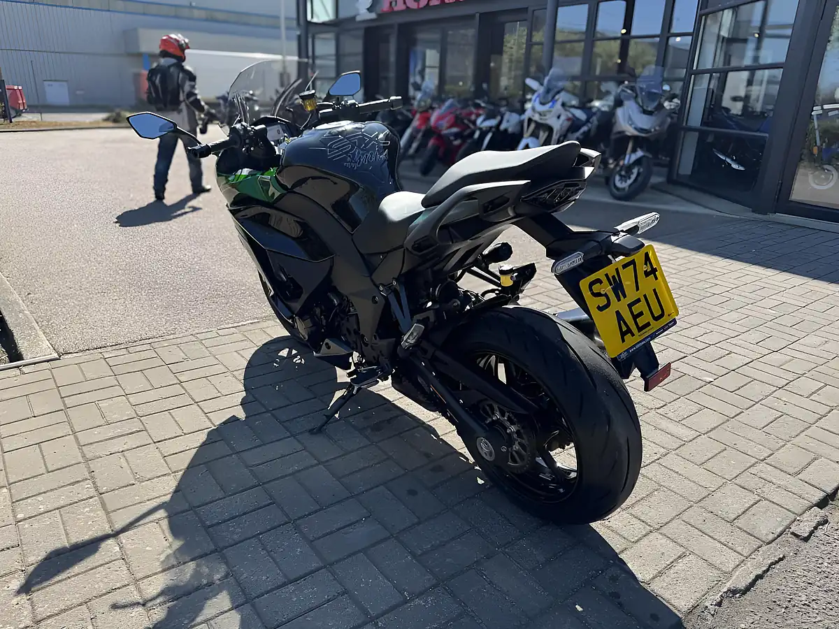 Used 2024 Kawasaki Zx 1002 Ninja 1000 Sx Green - Interior and Exterior details 7