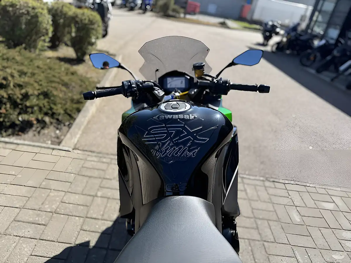 Used 2024 Kawasaki Zx 1002 Ninja 1000 Sx Green - Interior and Exterior details 9