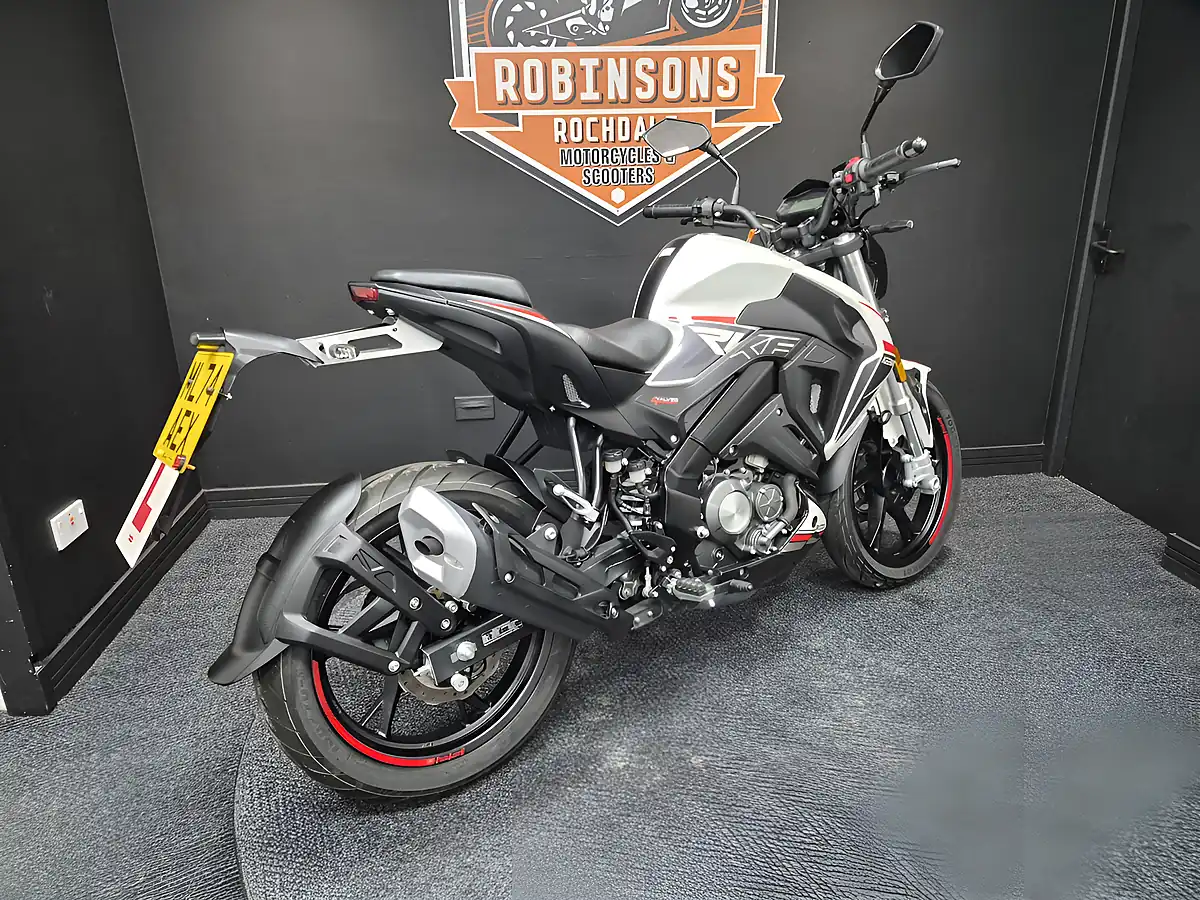 Used 2024 Keeway Rkf 125 White - Interior and Exterior details 6