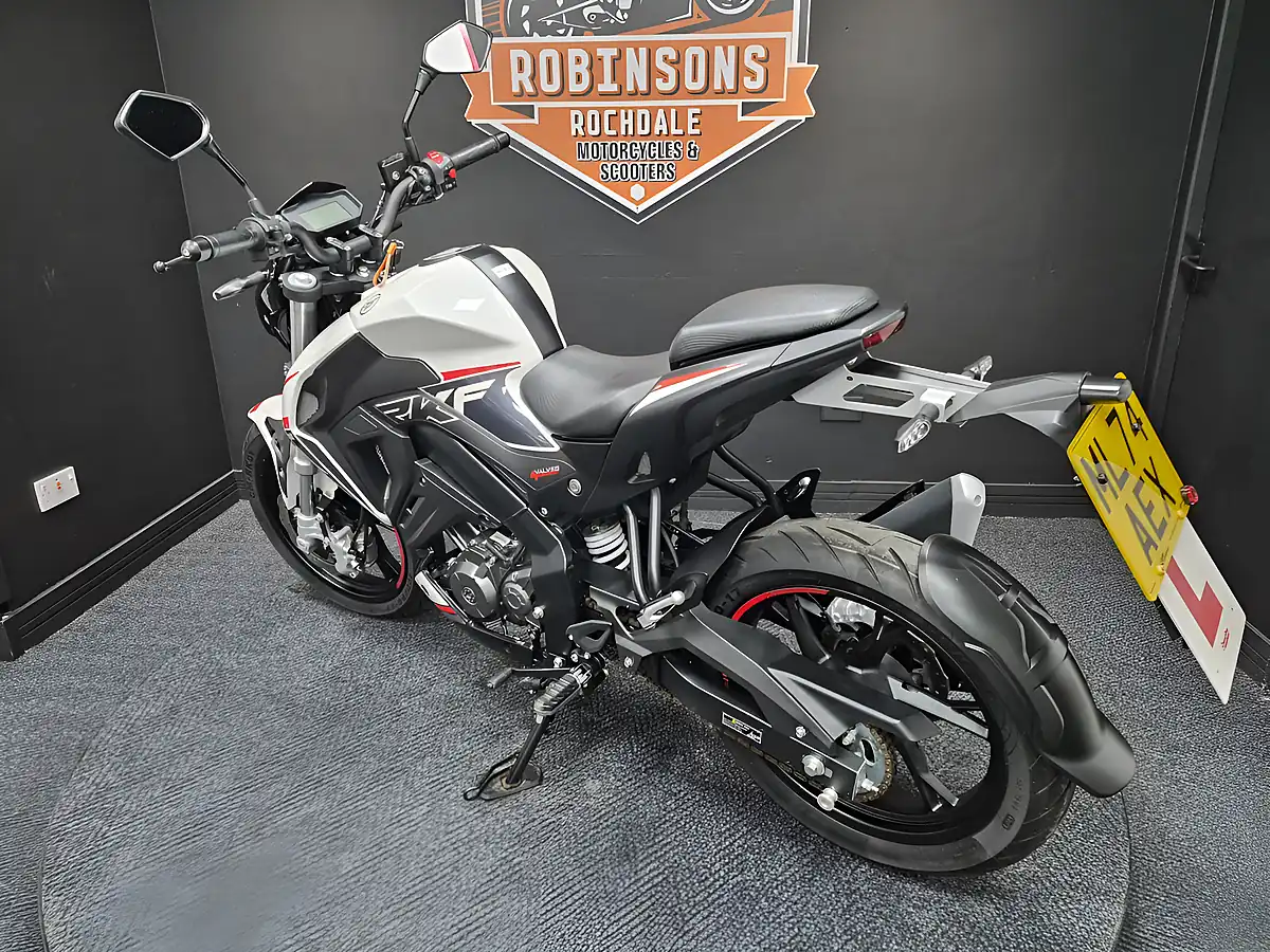 Used 2024 Keeway Rkf 125 White - Interior and Exterior details 8