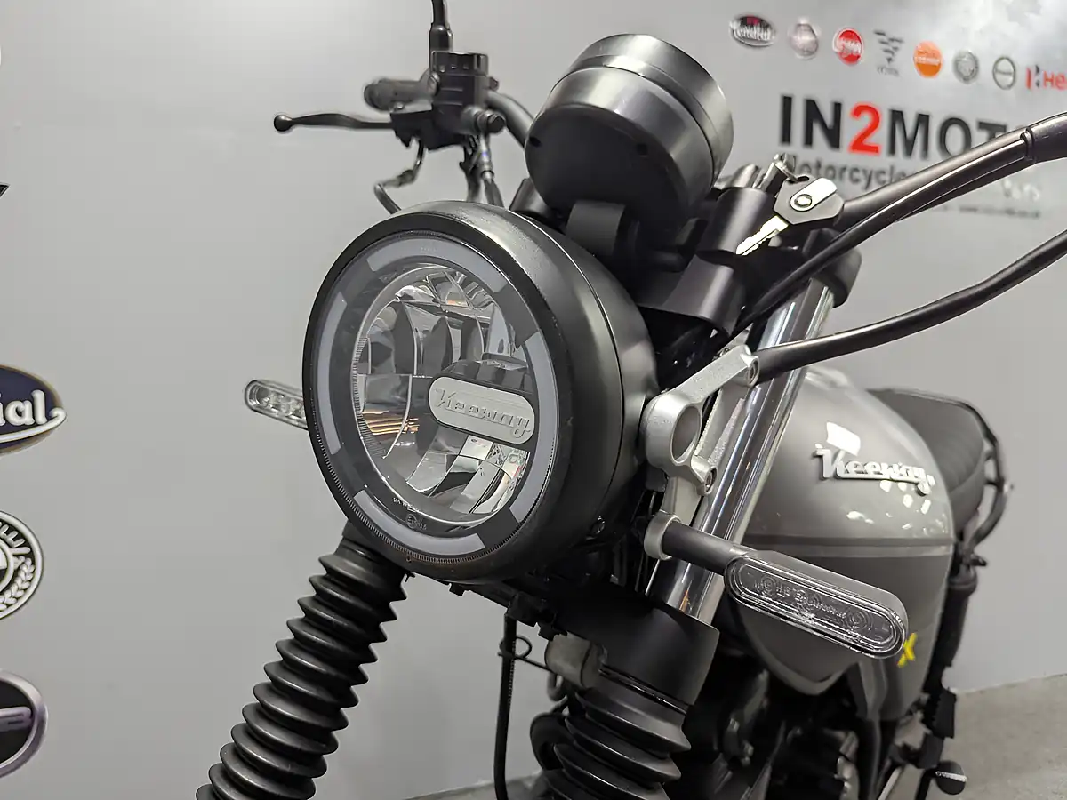 Used 2024 Keeway X-Light 125 Black/Silver - Interior and Exterior details 15
