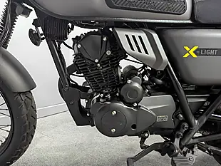Used 2024 Keeway X-Light 125 Black/Silver - Interior and Exterior details 16