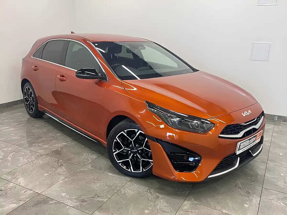 Used 2024 Kia Ceed GT-Line Orange - Front View