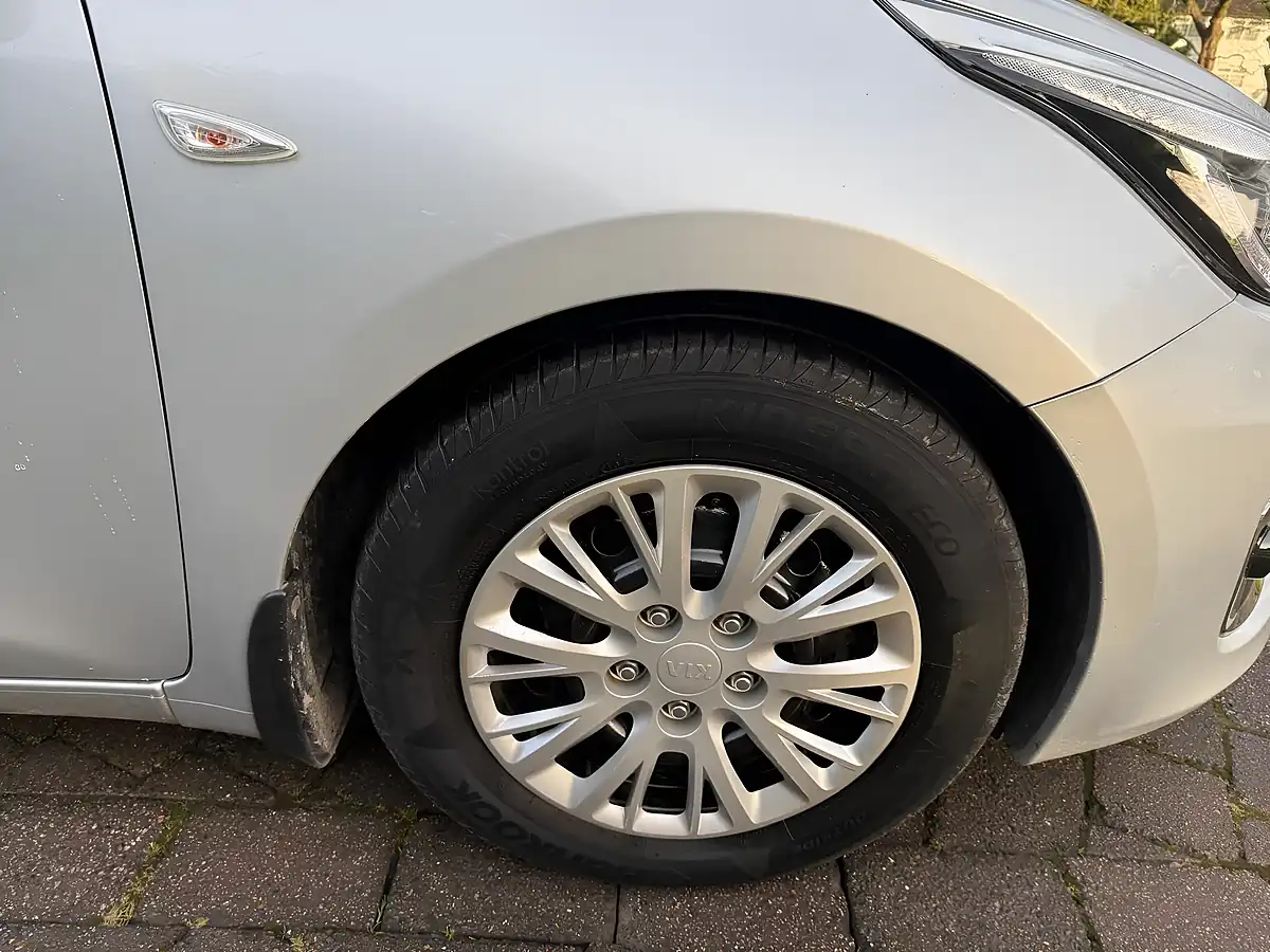 Used 2024 Kia Ceed Sportswagon Silver - Interior and Exterior details 12