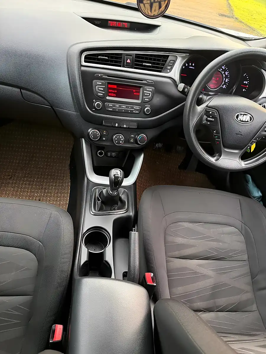 Used 2024 Kia Ceed Sportswagon Silver - Interior and Exterior details 14