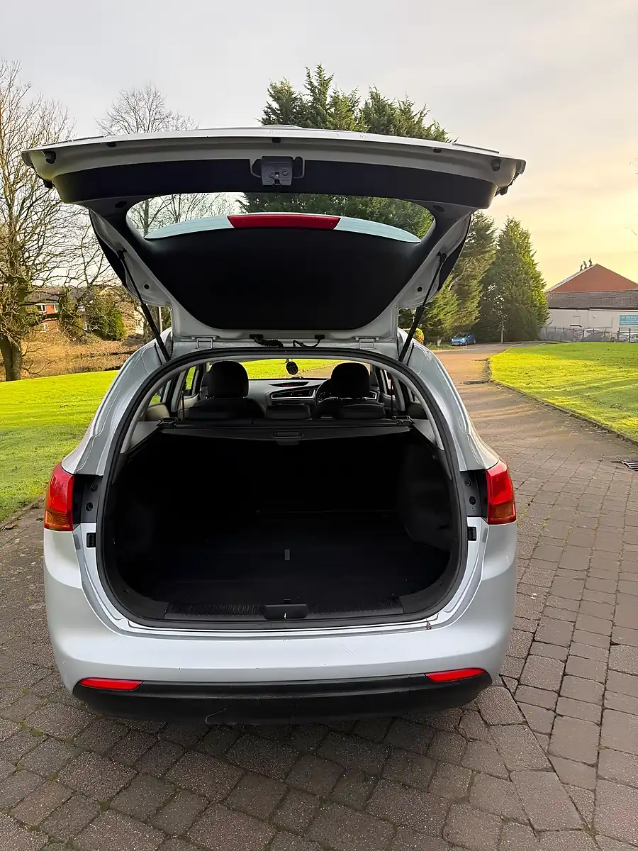 Used 2024 Kia Ceed Sportswagon Silver - Interior and Exterior details 15
