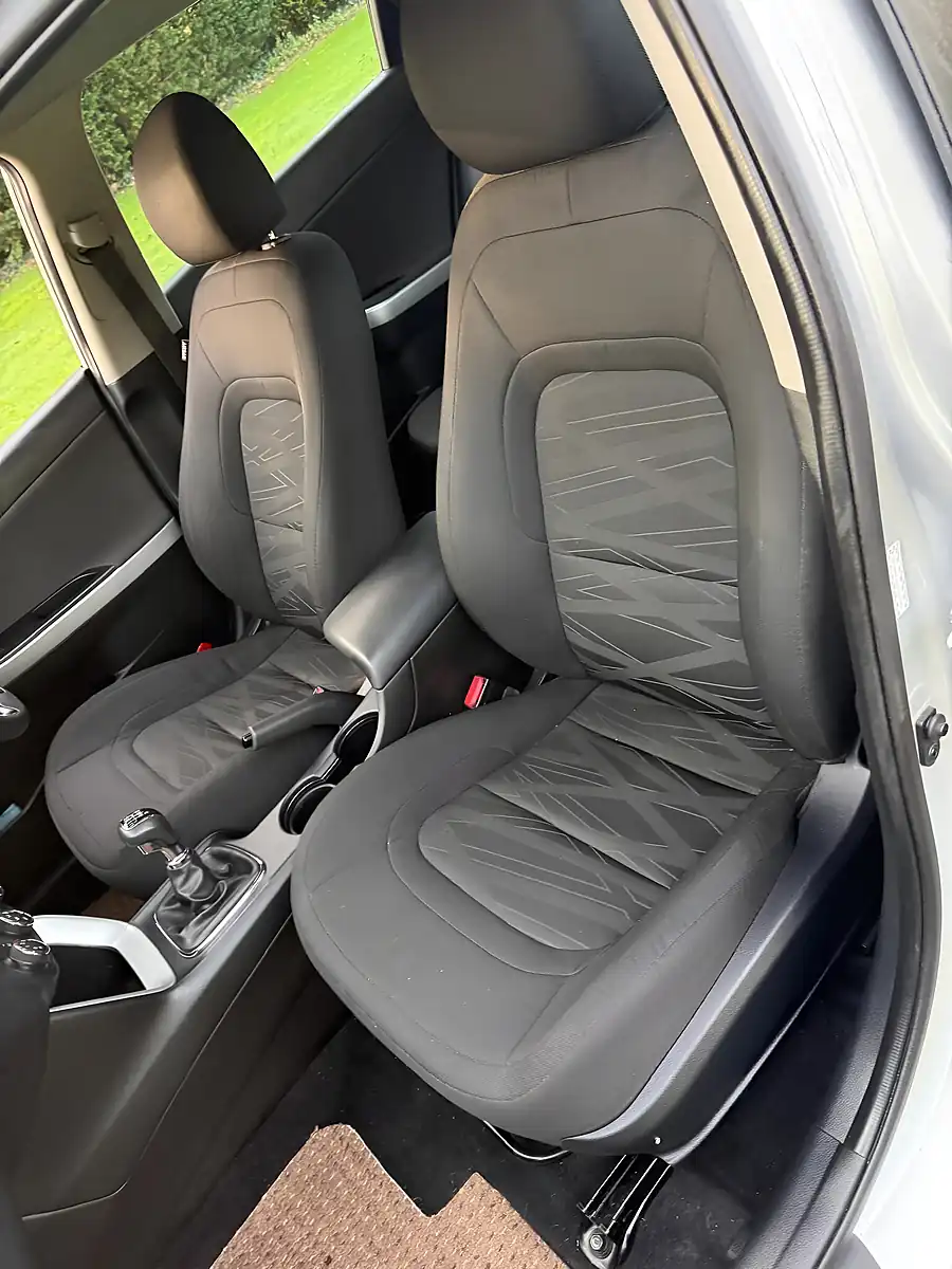 Used 2024 Kia Ceed Sportswagon Silver - Interior and Exterior details 17