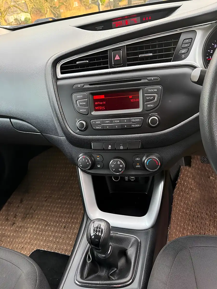 Used 2024 Kia Ceed Sportswagon Silver - Interior and Exterior details 18