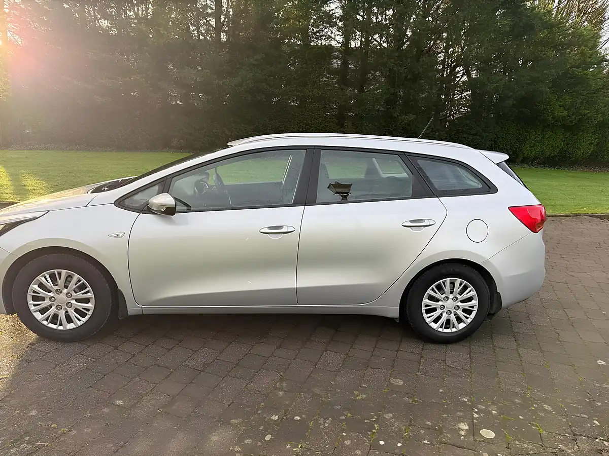 Used 2024 Kia Ceed Sportswagon Silver - Interior and Exterior details 6