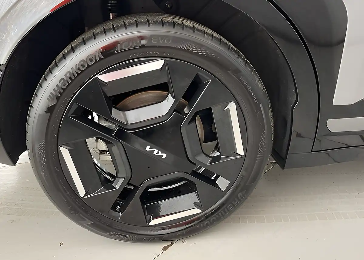 Used 2024 Kia EV3 GT-Line Shale Grey - Interior and Exterior details 16