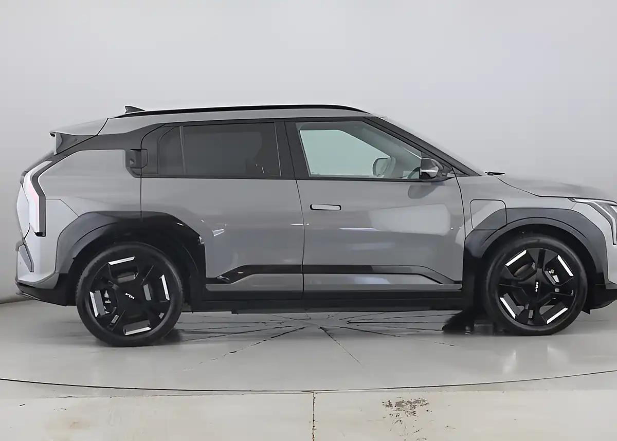 Used 2024 Kia EV3 GT-Line Shale Grey - Interior and Exterior details 3
