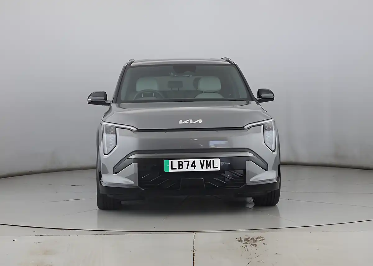 Used 2024 Kia EV3 GT-Line Shale Grey - Interior and Exterior details 5