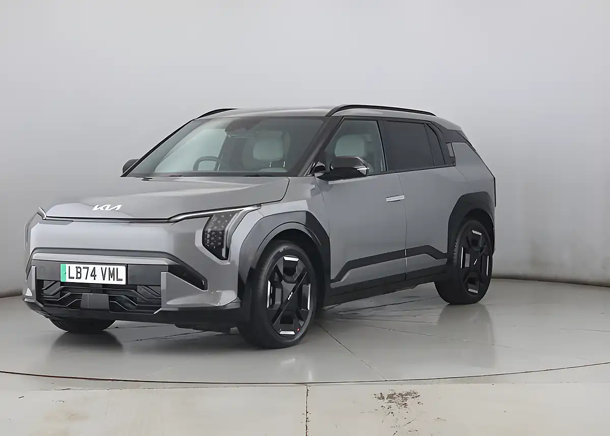 Used 2024 Kia EV3 GT-Line Shale Grey - Interior and Exterior details 6