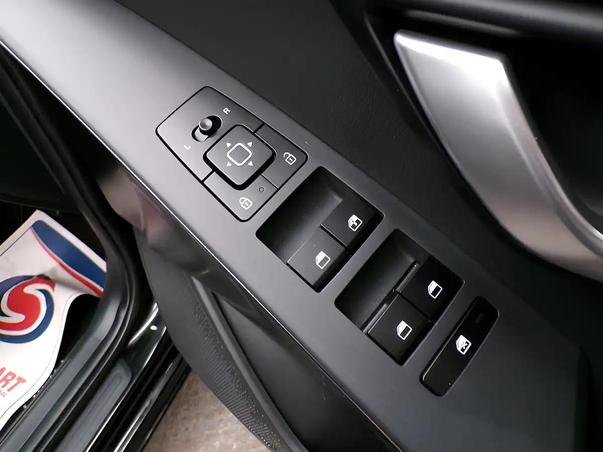 Used 2024 Kia Niro 2 Black - Interior and Exterior details 13