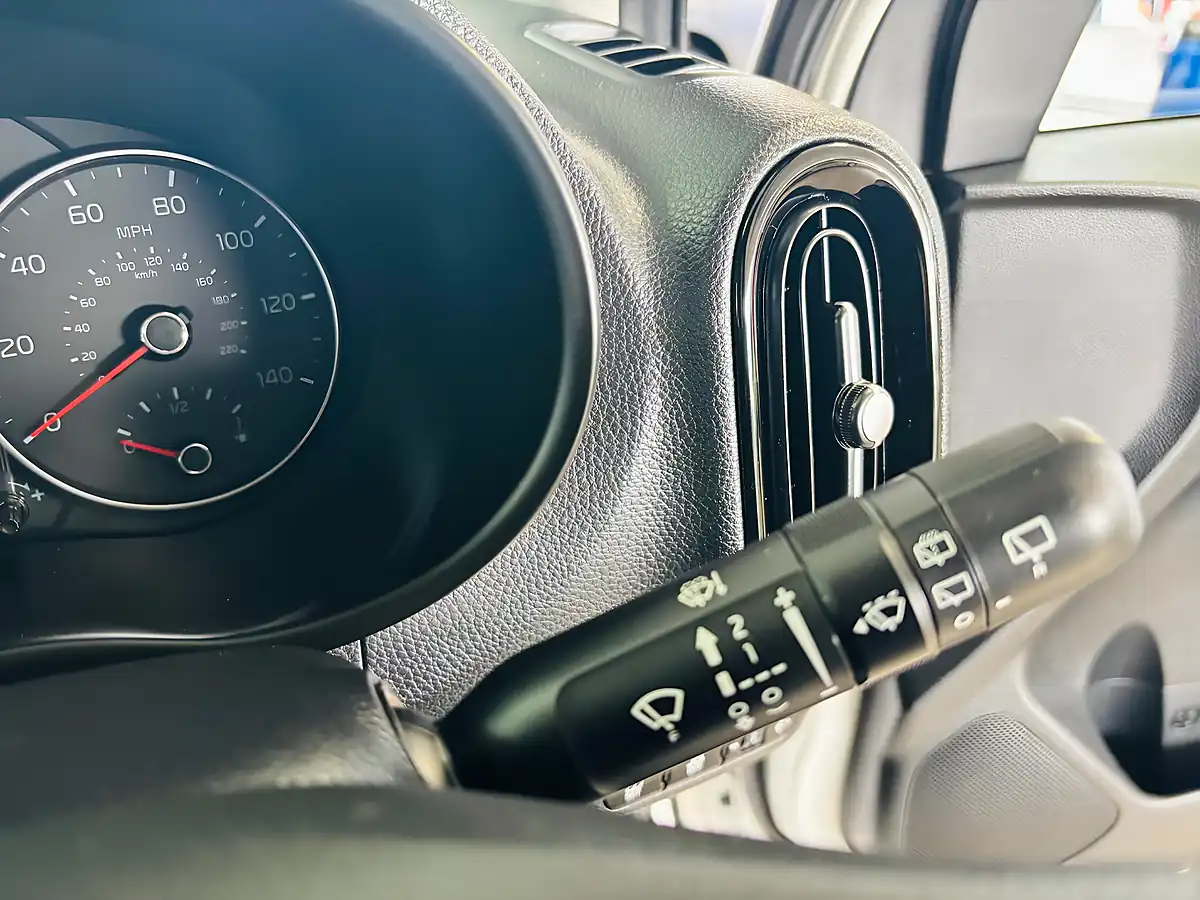 Used 2024 Kia Picanto 2 White - Interior and Exterior details 16