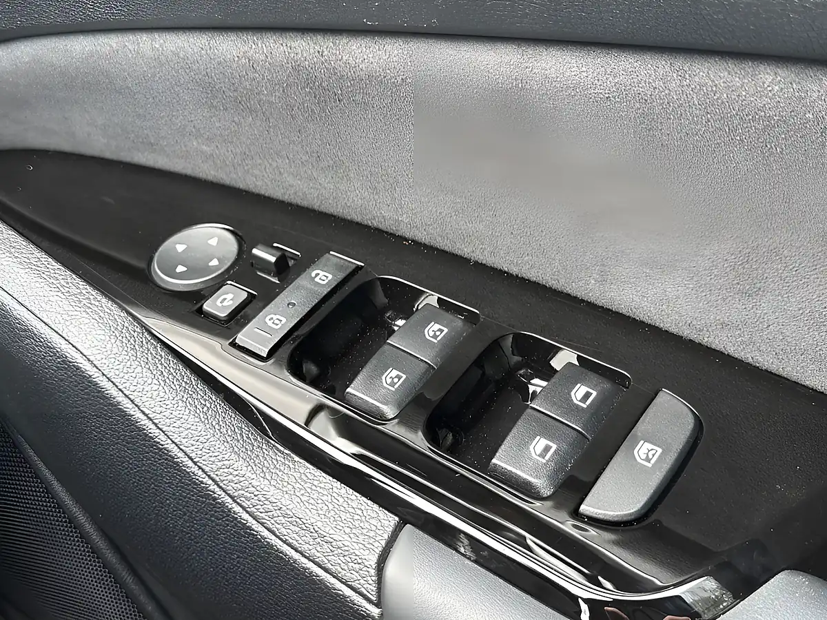 Used 2024 Kia Sportage GT-Line Lunar Silver - Interior and Exterior details 12