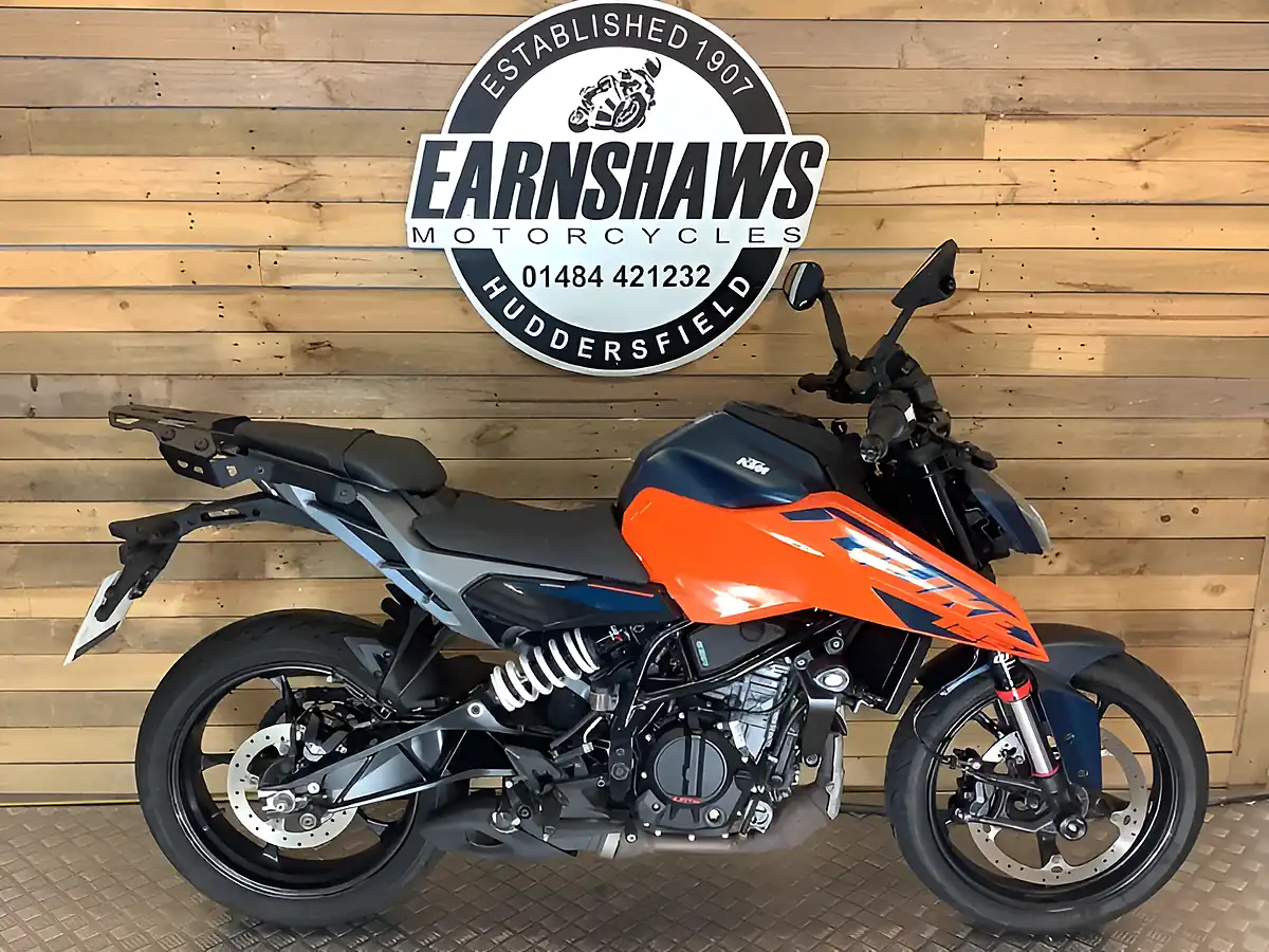 Used 2024 Ktm 125 Duke X-Ring Orange - Front View