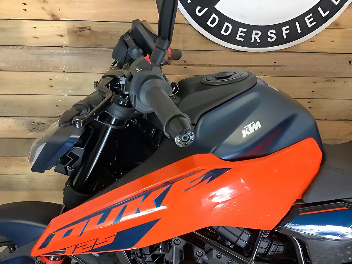 Used 2024 Ktm 125 Duke X-Ring Orange - Interior and Exterior details 11