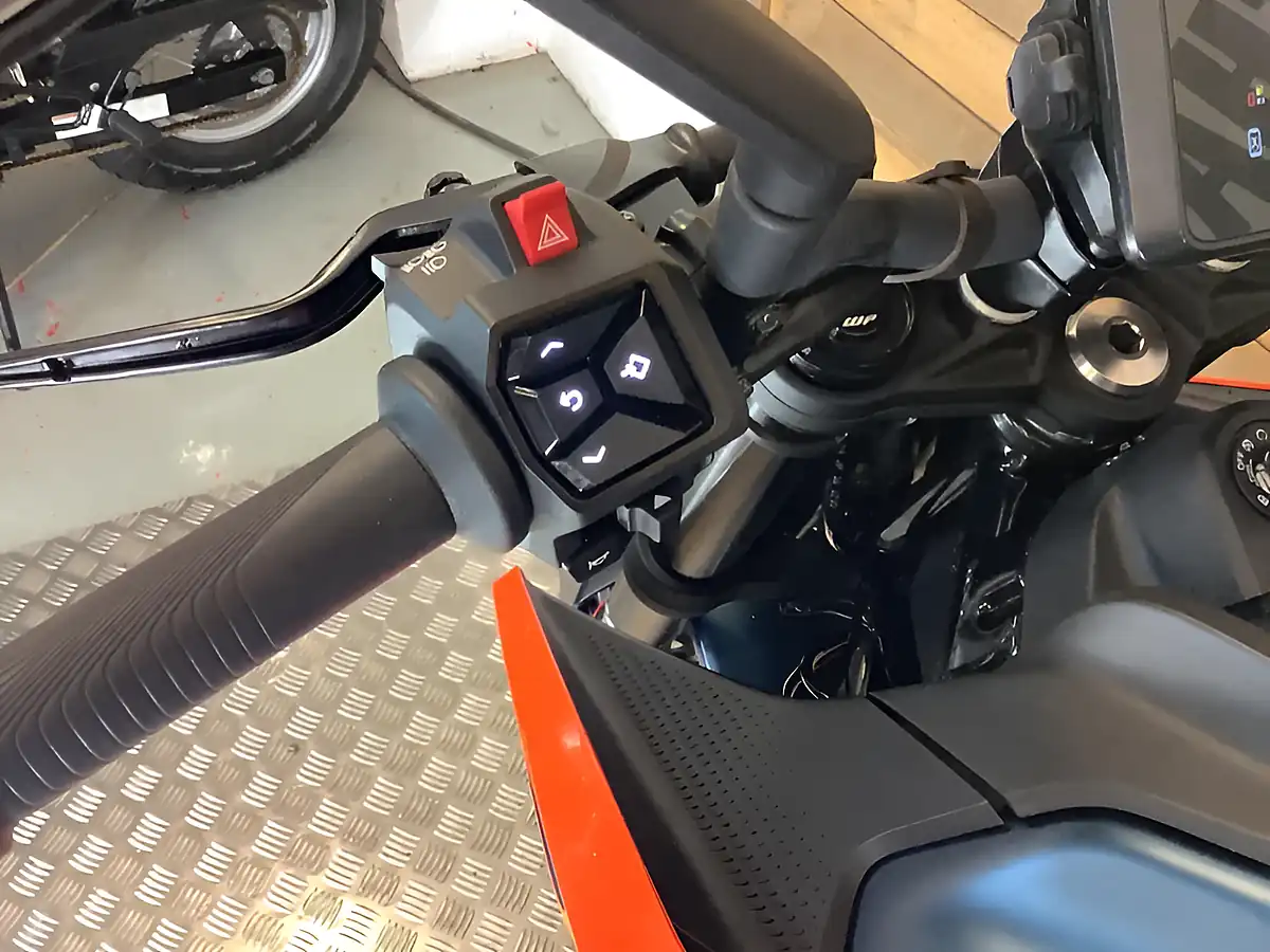 Used 2024 Ktm 125 Duke X-Ring Orange - Interior and Exterior details 13