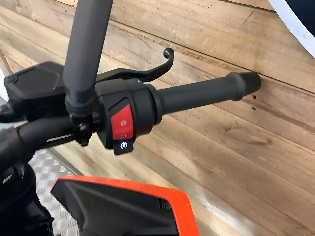 Used 2024 Ktm 125 Duke X-Ring Orange - Interior and Exterior details 15