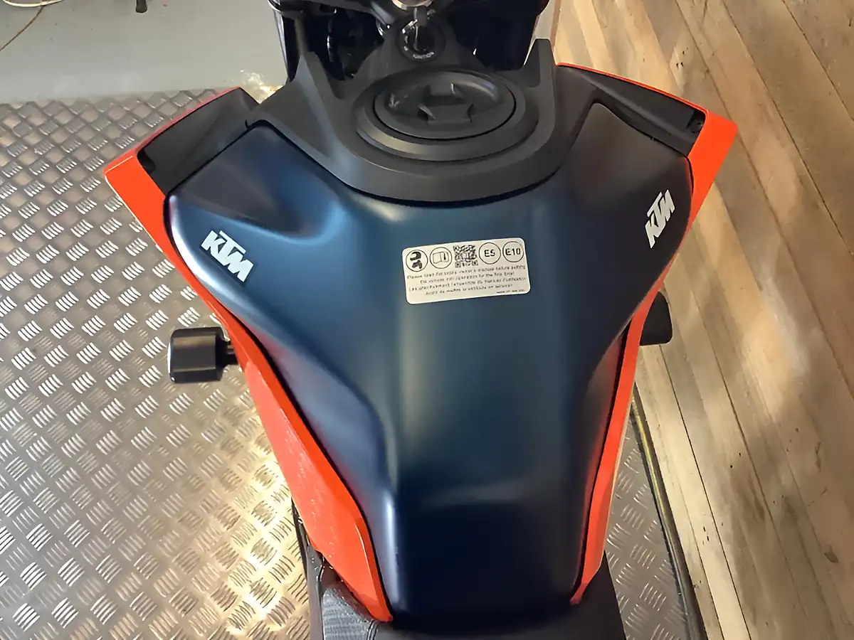 Used 2024 Ktm 125 Duke X-Ring Orange - Interior and Exterior details 16