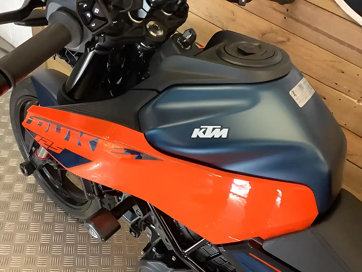 Used 2024 Ktm 125 Duke X-Ring Orange - Interior and Exterior details 17