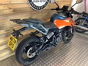 Used 2024 Ktm 125 Duke X-Ring Orange - Interior and Exterior details 4