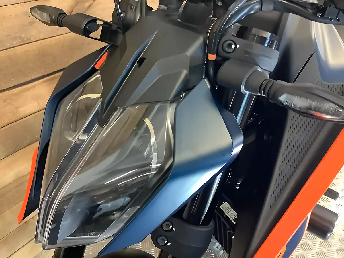 Used 2024 Ktm 125 Duke X-Ring Orange - Interior and Exterior details 7