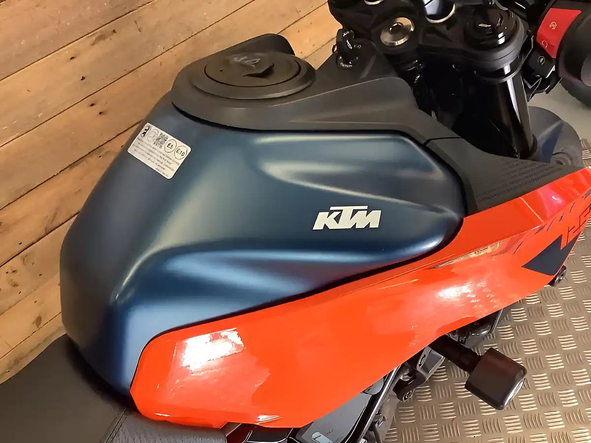 Used 2024 Ktm 125 Duke X-Ring Orange - Interior and Exterior details 8