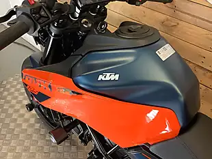 Used 2024 Ktm 125 Duke X-Ring Orange - Interior and Exterior details 9