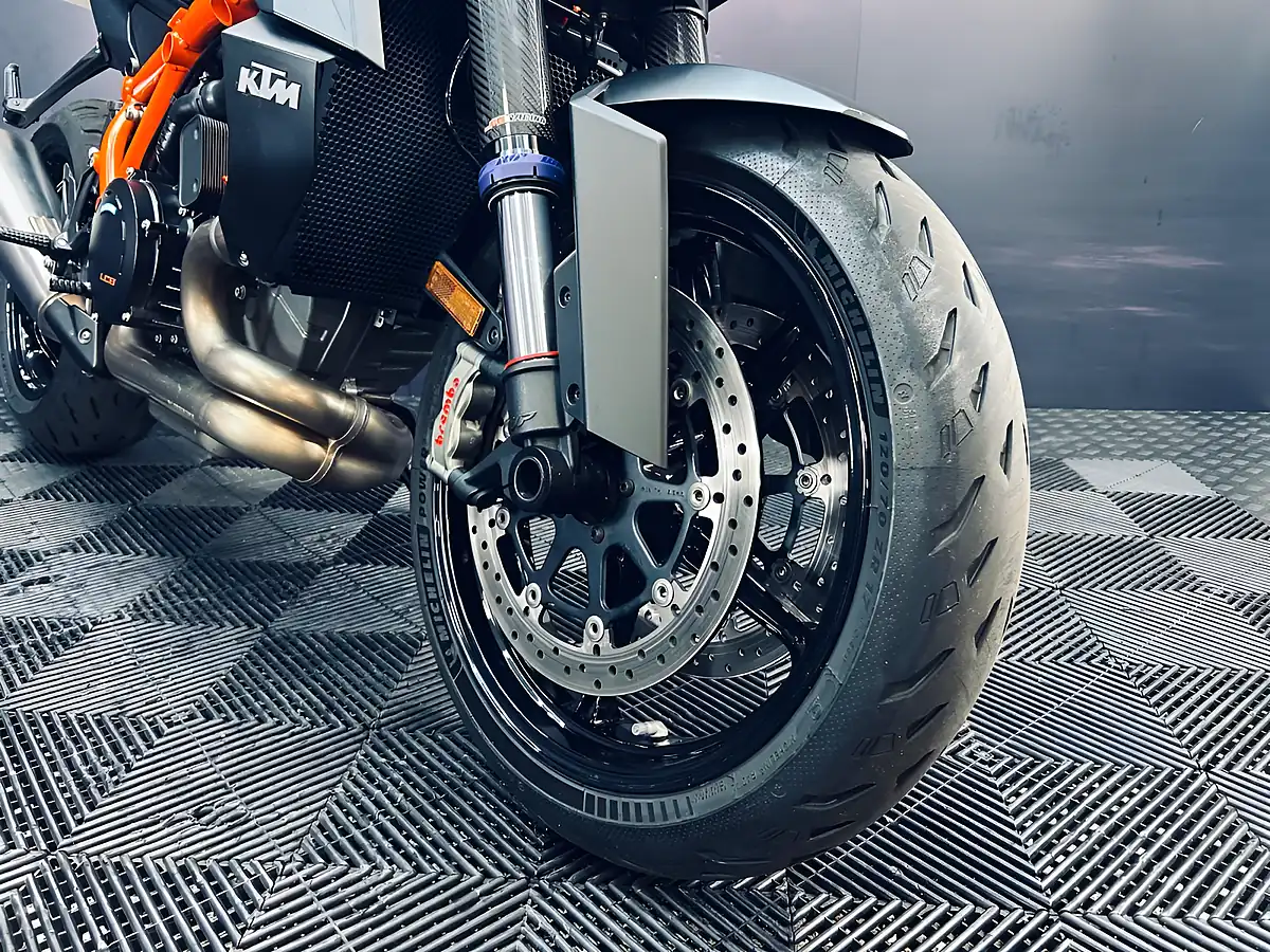 Used 2024 Ktm 1390 Super Duke R Evo Black - Interior and Exterior details 15