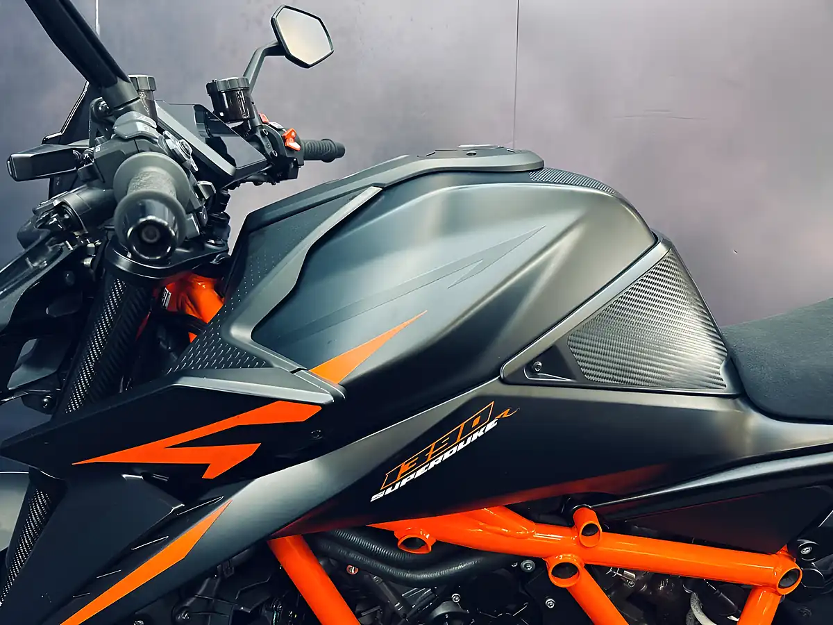 Used 2024 Ktm 1390 Super Duke R Evo Black - Interior and Exterior details 6