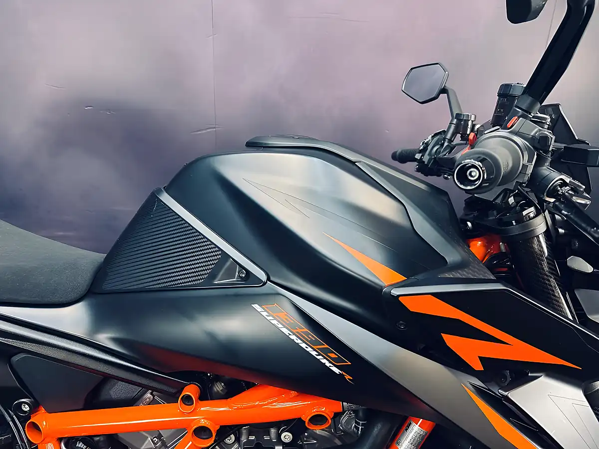 Used 2024 Ktm 1390 Super Duke R Evo Black - Interior and Exterior details 9
