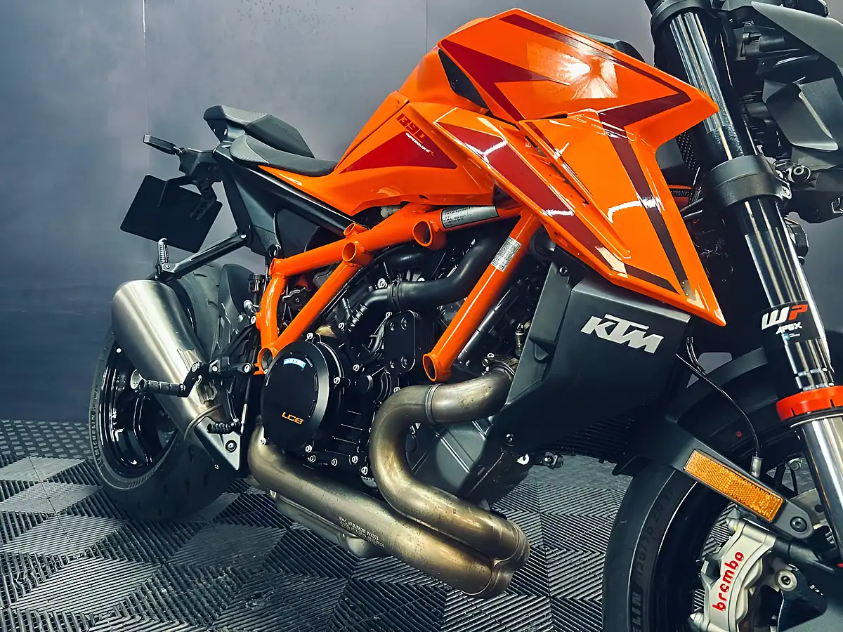 Used 2024 Ktm 1390 Super Duke R Orange - Interior and Exterior details 10