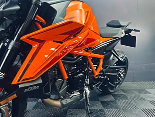 Used 2024 Ktm 1390 Super Duke R Orange - Interior and Exterior details 11