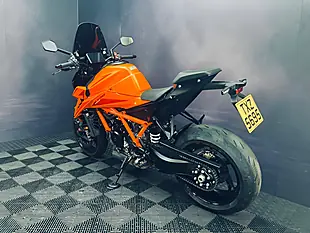 Used 2024 Ktm 1390 Super Duke R Orange - Interior and Exterior details 14