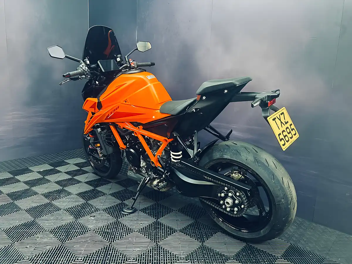 Used 2024 Ktm 1390 Super Duke R Orange - Interior and Exterior details 14