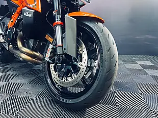 Used 2024 Ktm 1390 Super Duke R Orange - Interior and Exterior details 15