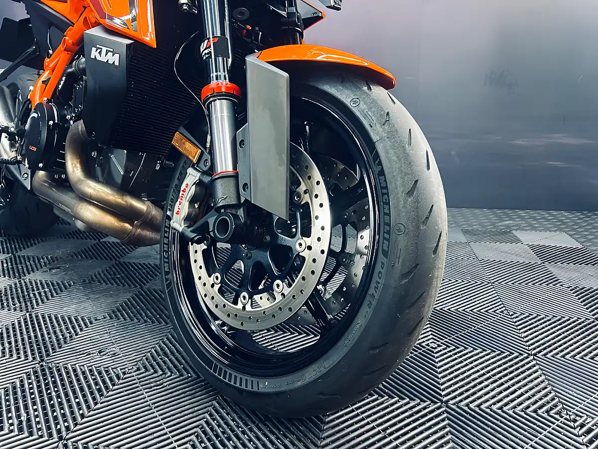 Used 2024 Ktm 1390 Super Duke R Orange - Interior and Exterior details 15