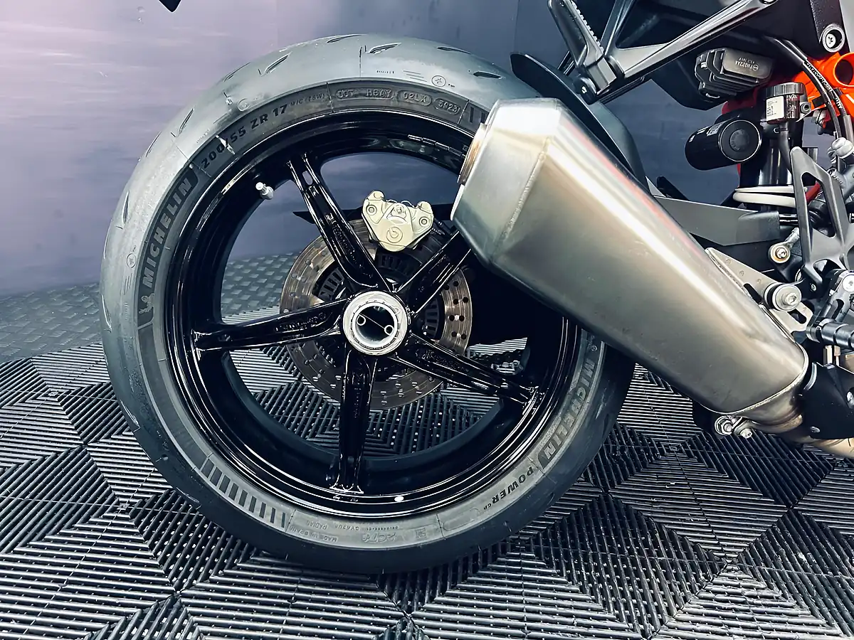 Used 2024 Ktm 1390 Super Duke R Orange - Interior and Exterior details 17