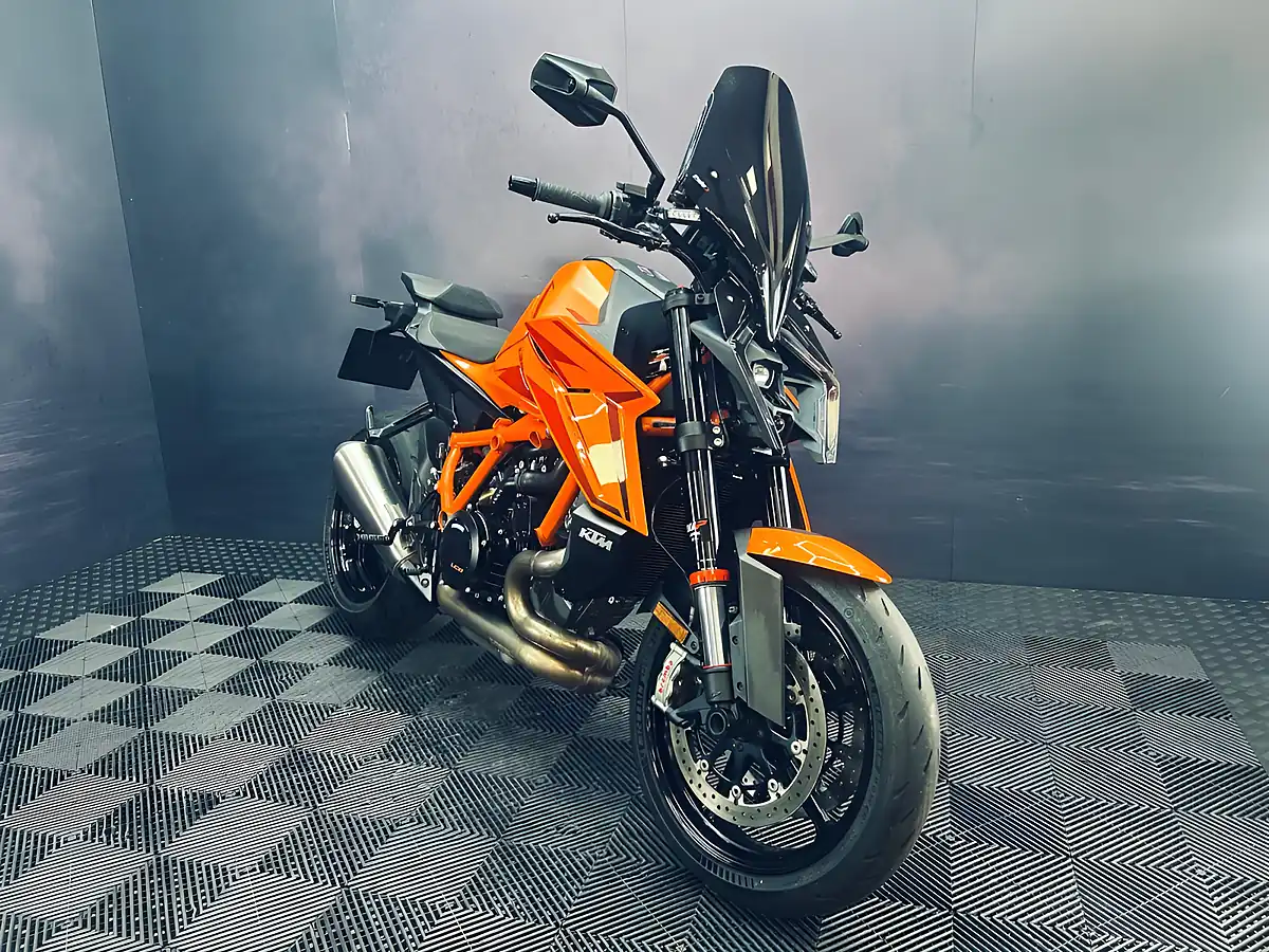 Used 2024 Ktm 1390 Super Duke R Orange - Interior and Exterior details 19