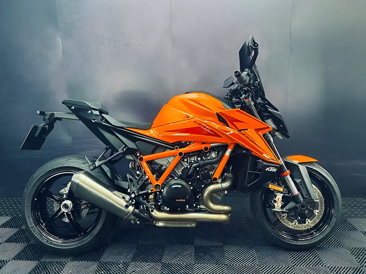 Used 2024 Ktm 1390 Super Duke R Orange - Interior and Exterior details 2
