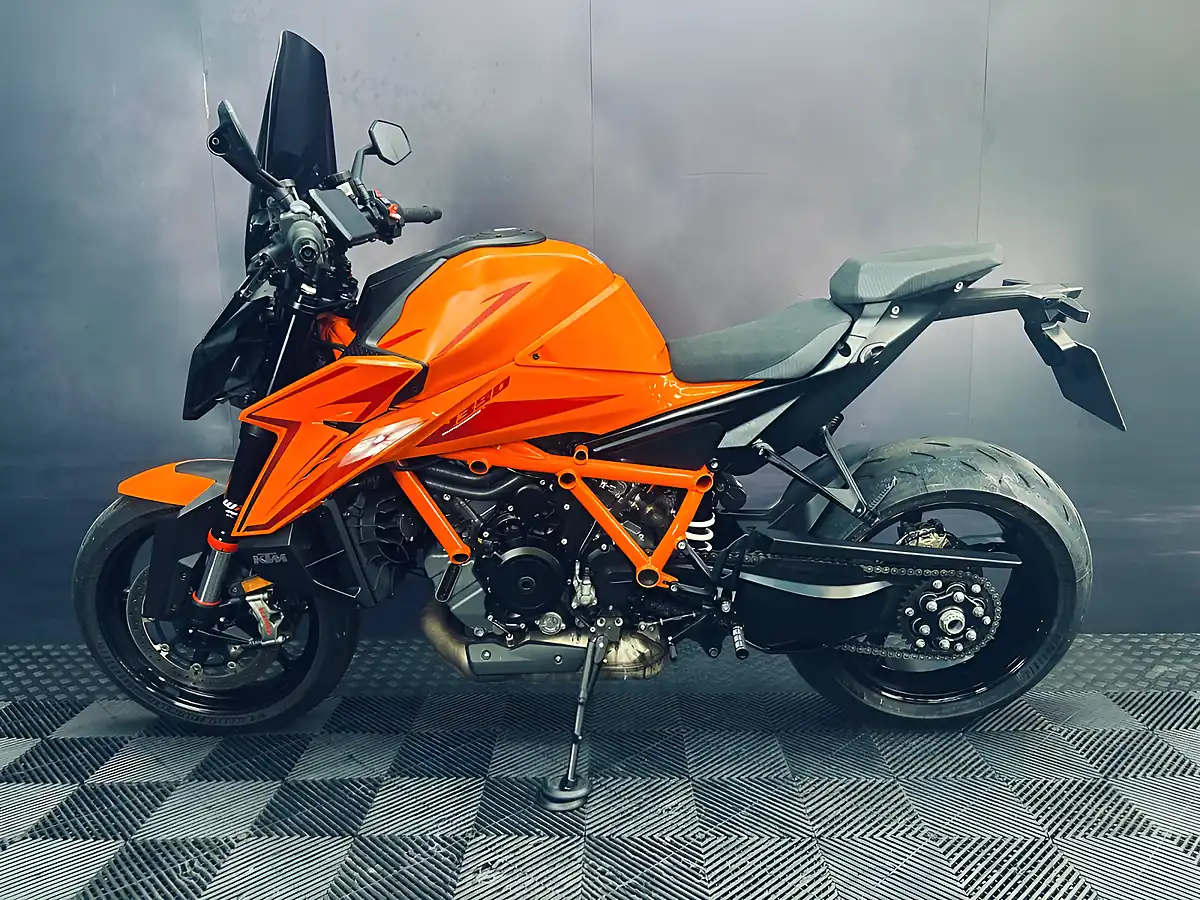Used 2024 Ktm 1390 Super Duke R Orange - Interior and Exterior details 3